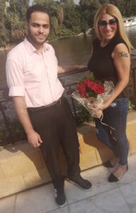 الإعلامية توتا حسن و الصحفي عمرو مصباح 