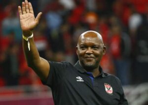 بيتسو موسيماني مدرب الاهلي المصري السابق 