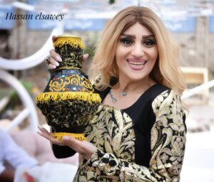 توتا حسن حاملة هدية أسماء المهدي لها 