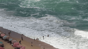 شاطئ الروضة الخضراء حي العجمي 