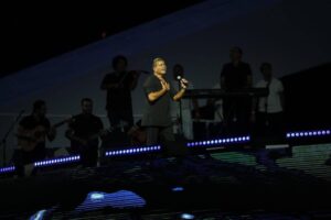 الهضبة أثناء غناءه في حفل افتتاح إستاد لوسيل