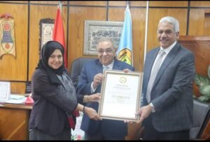 صوره من تسليم الشهاده
