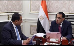 د. مصطفى مدبولي مع رئيس الجهاز المركزي التنظيم والادارة