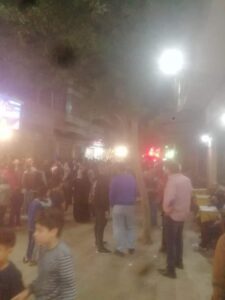 محاولات الأهالي إنقاذ الأطفال أثناء إندلاع الحريق 