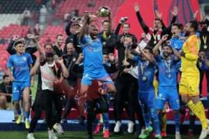 إحتفال لاعبي الزمالك بكأس السوبر