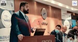 المحامي "زياد علي" أثناء مناقشة طرق تعزيز آليات التحول الرقمي القضائي