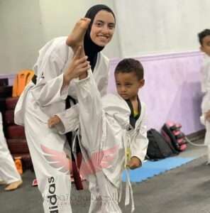 رضوي وهي مدربة