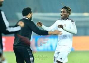 فرحه لاعبي الزوراء العراقي مع احمد صديق المساعد بالجهاز الفني للكابتن حسام البدري.