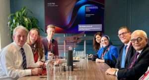 وزير التربية والتعليم يلتقى بوزير الدولة للمدارس بالمملكة المتحدة