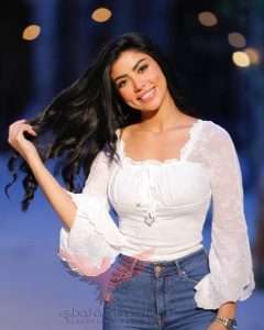 كارولين عزمي 