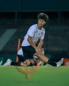 لقطه لأمام عاشور وهو يتدرب مع المنتخب