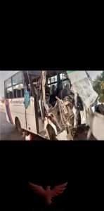 وفاه عامل وإصابة 10بتصادم