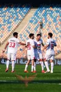 احتفال اللاعبين بالهدف الأول 